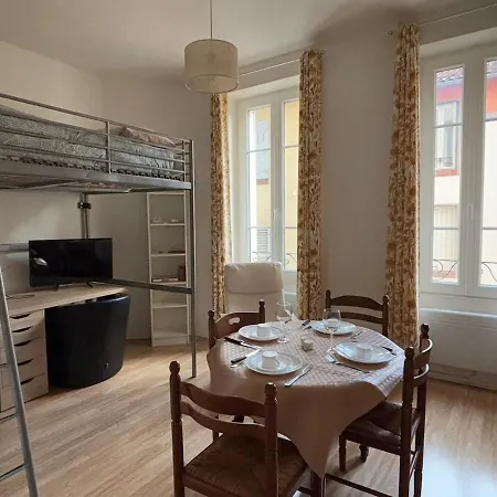 Proche De La Gare Sncf Апартаменты