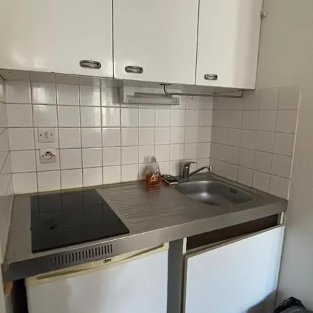 Proche De La Gare Sncf Клермон-Ферран