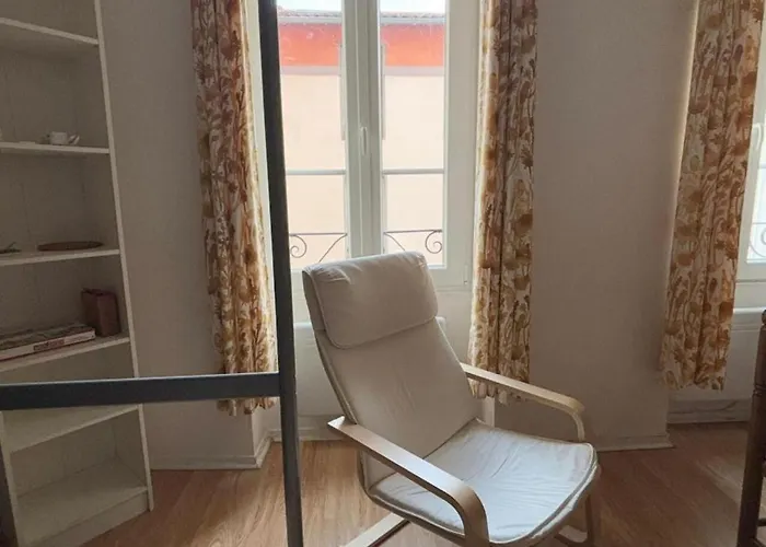 Proche De La Gare Sncf * Клермон-Ферран